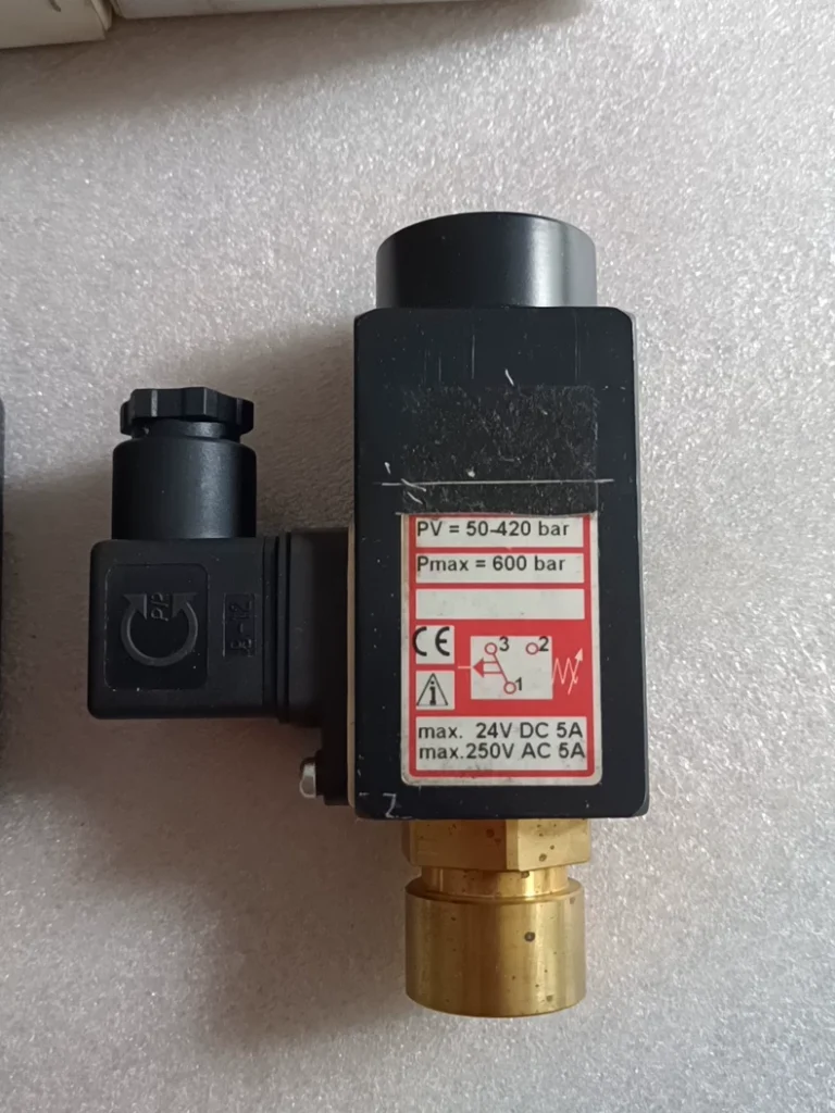 MacGregor 2300 Pressure Sensor