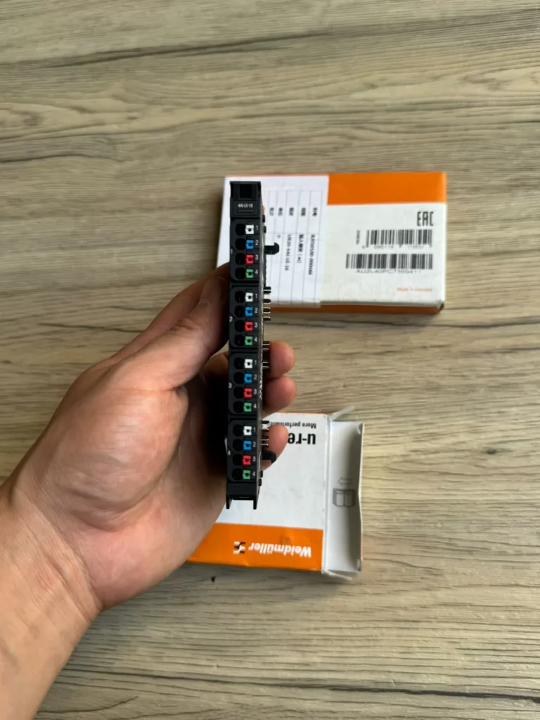 Weidmüller UR20-4AI-UI-16 I/O Module thumbnail