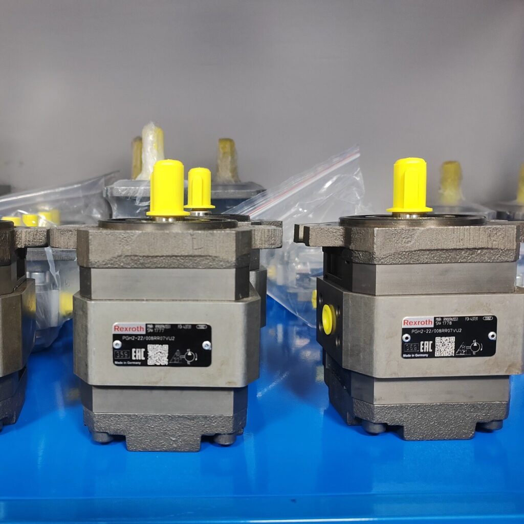 Bosch Rexroth R900951302 PGH2-22/008RE07VU2 Hydraulic Pump thumbnail