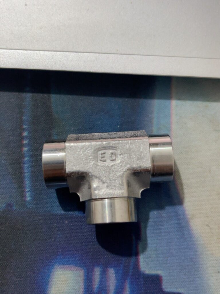 Parker 1/4MMO444MSS Tee Fitting thumbnail