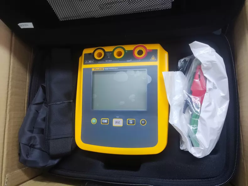 FLUKE 1535 Insulation Resistance Tester thumbnail