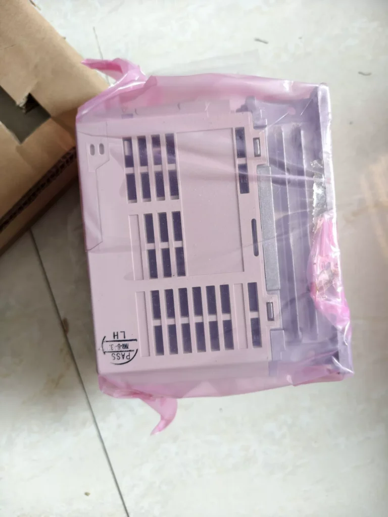 Yaskawa CIMR-V7AT40P4 Variable Frequency Drive