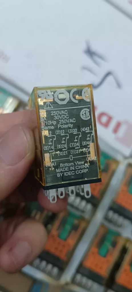 IDEC RU4S-D24 Relay