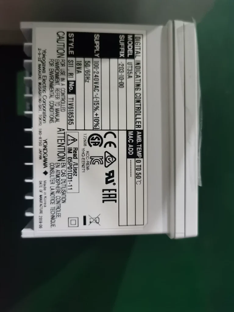 Yokogawa UT35A-203-10-00 Temperature Controller