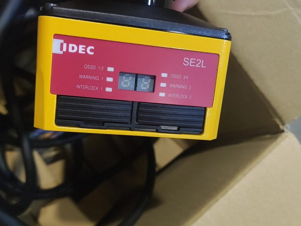 idec SE2L-H05LP Safety Laser Scanner thumbnail