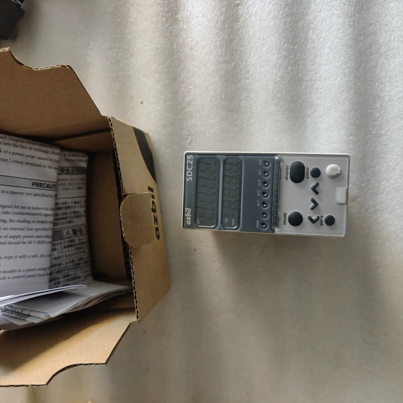 Azbil Temperature Controller SDC25 / C25TR0UA2200 thumbnail