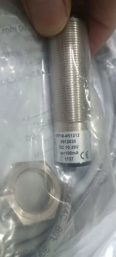 SICK VTF18-4N1212 Proximity Sensor thumbnail