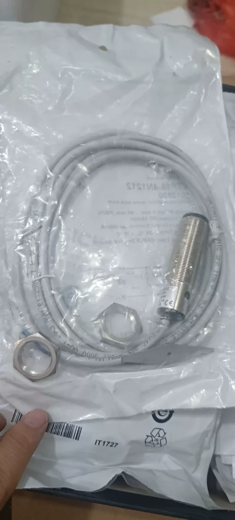 SICK VTF18-4N1212 Proximity Sensor thumbnail