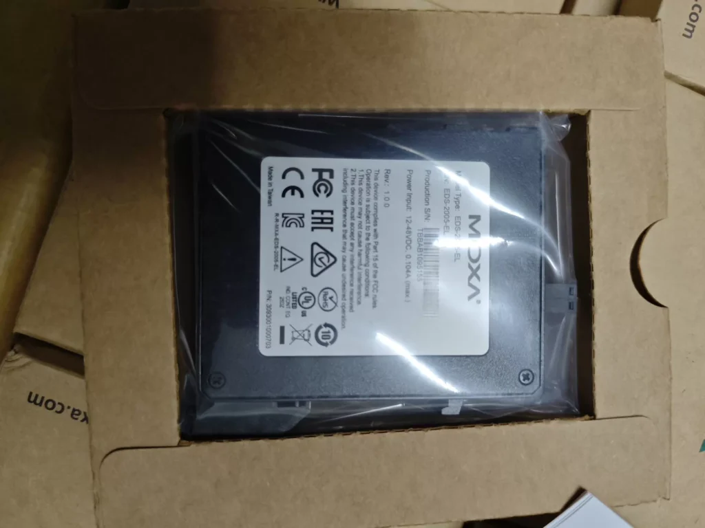 Moxa EDS-2005-EL Unmanaged Ethernet Switch thumbnail