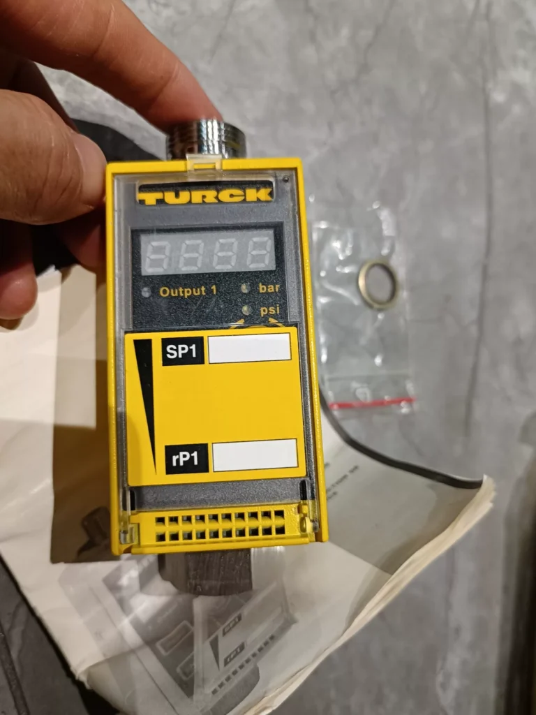 Turck PC010-Gi1/4A1M-ARX-B1151 Pressure Sensor thumbnail