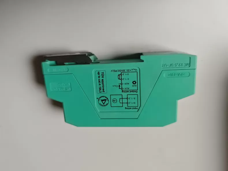 Pepperl+Fuchs VAA-2E2A-KE1-S/E2 AS-Interface Safety Module thumbnail