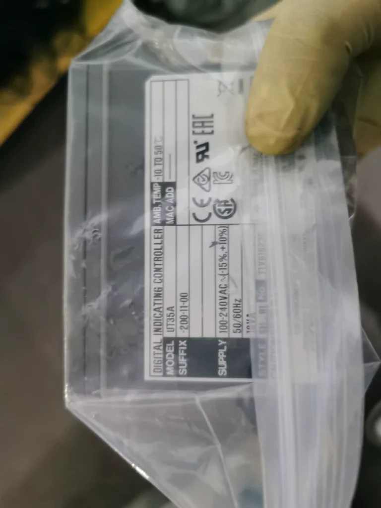 Yokogawa UT35A-200-1 Temperature Controller