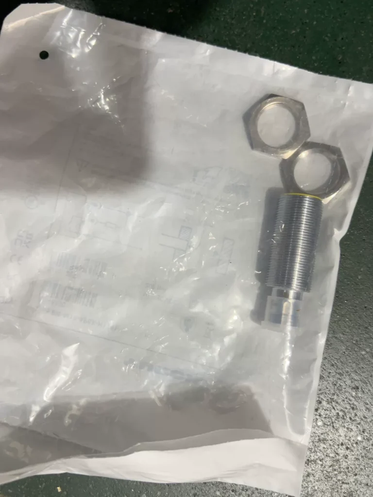 Turck BI8-M18-AP6X-H1141 Proximity Sensor thumbnail