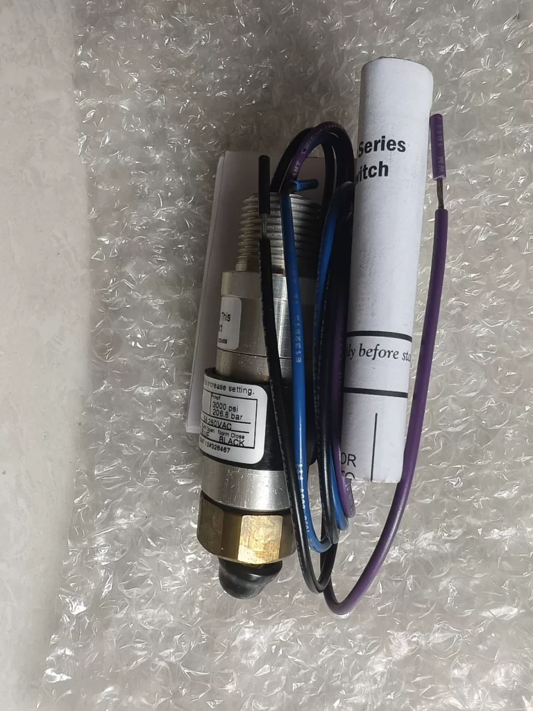 United Electric Controls 10-C10 Pressure Switch thumbnail