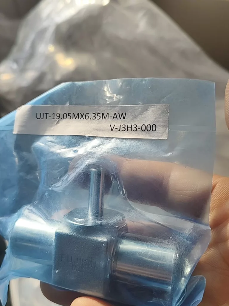 Fujikin UJT-19.05MX6.35M-AW Fitting