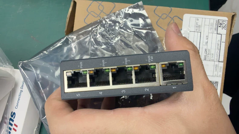Advantech 2084-EKI-2525LI-AE-ND Industrial Switch thumbnail