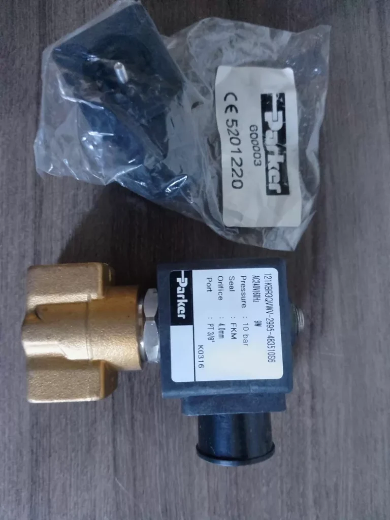 Parker 121KBR3QVWV-2995-483510S6 Solenoid Valve