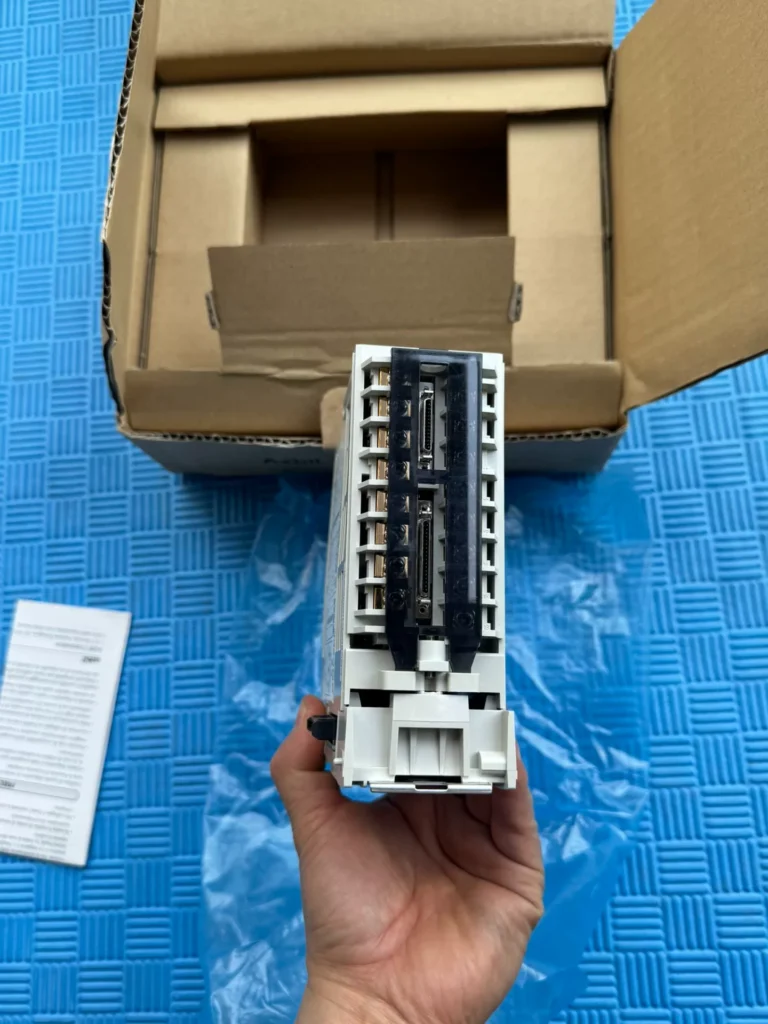 Azbil DMC50CH400000000 Controller thumbnail