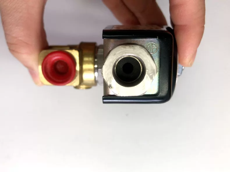 Parker Solenoid Valve 121K6423 thumbnail