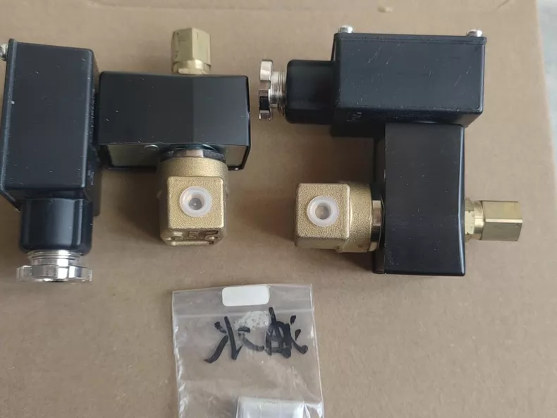 CKD AG3X-A928-FL/AG3X-460088-AC220V Solenoid Valve thumbnail