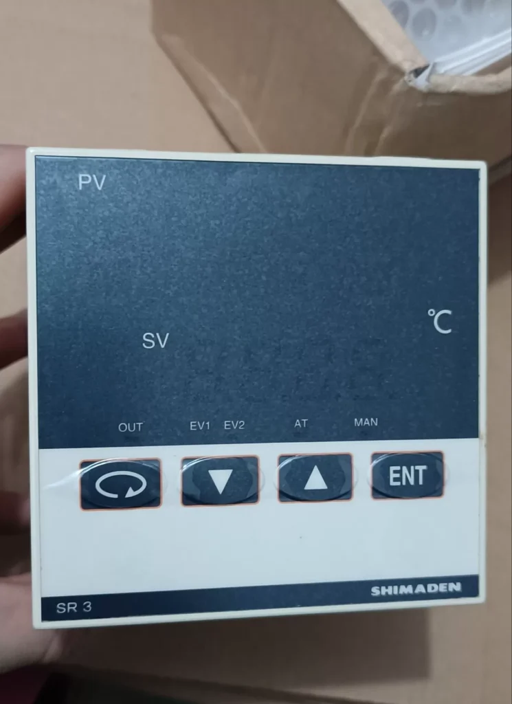 SHIMADEN SR3-8v-1C Temperature Controller thumbnail