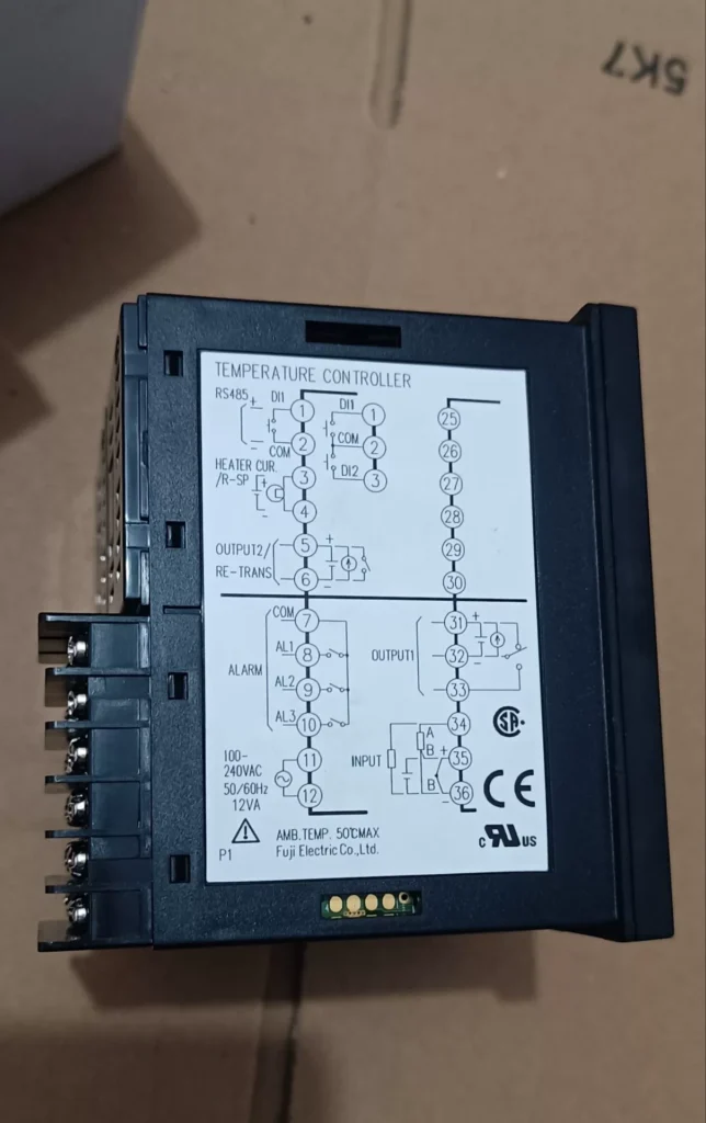 Fuji Electric PXR9TCY1-8W000-C Temperature Controller