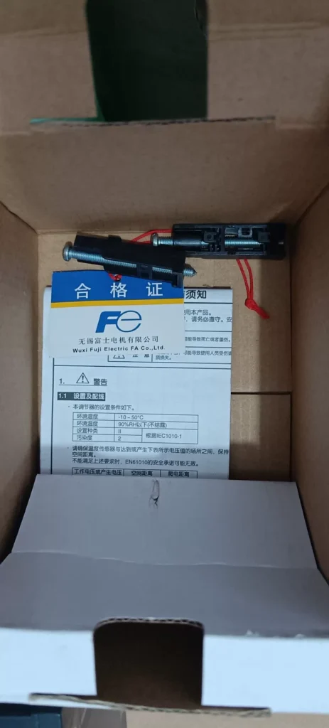 Fuji Electric PXR9TCY1-8W000-C Temperature Controller thumbnail