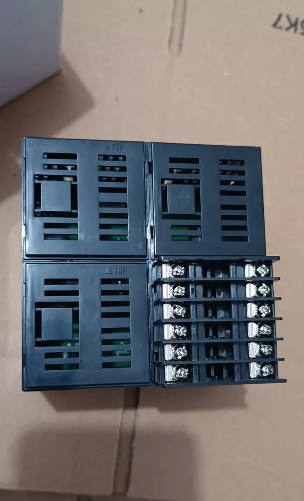 Fuji Electric PXR9TCY1-8W000-C Temperature Controller thumbnail