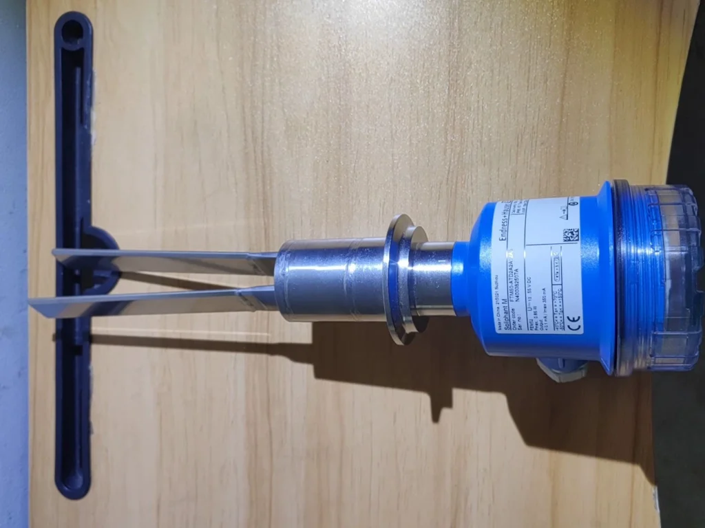 Endress+Hauser FTM50-ATD2A2A12AA Vibronic Point Level Switch