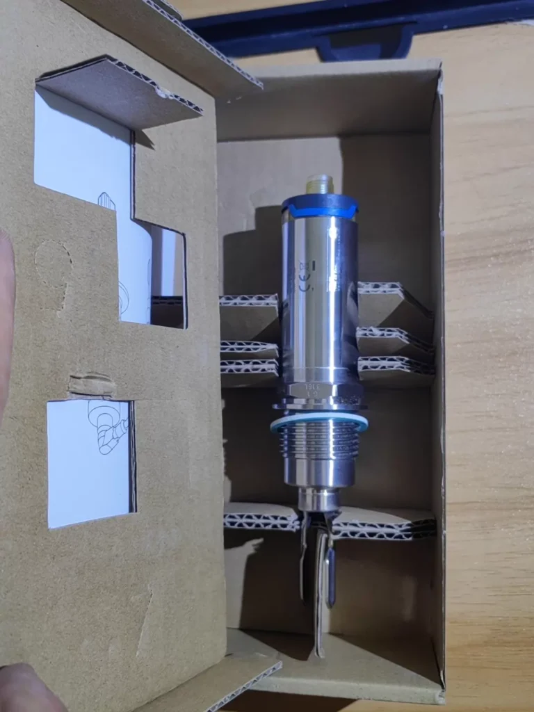 Endress+Hauser FTL33-AA4M3ABWSJ Vibronic Point Level Switch