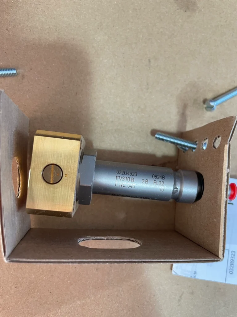 Danfoss 032U4923 Solenoid Valve