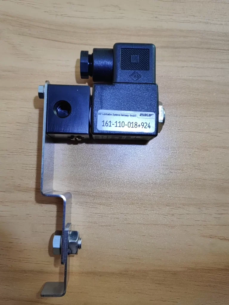 SKF 04-211-102-10 Valve
