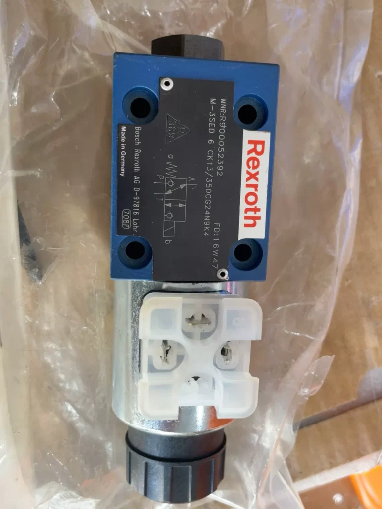 Bosch Rexroth M-3SED6CK13/350CG24N9K Valve