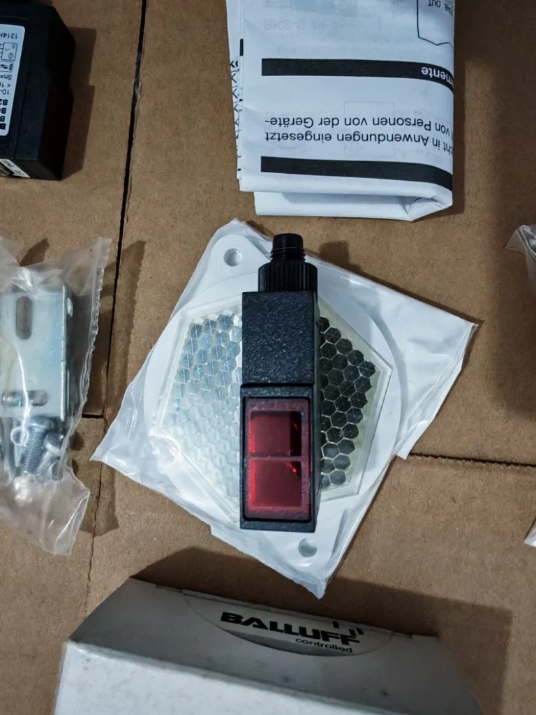 BOS00FA BOS 15K-R-B2-P-S75 Photoelectric Sensor thumbnail