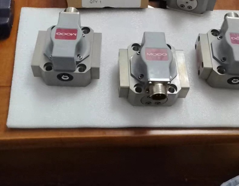 MOOG 7PYH-3004B Valve