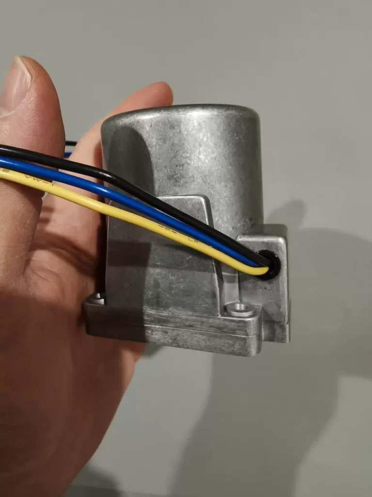 DAIHATSU EELF-4-1 00378-002 Reversible Motor thumbnail