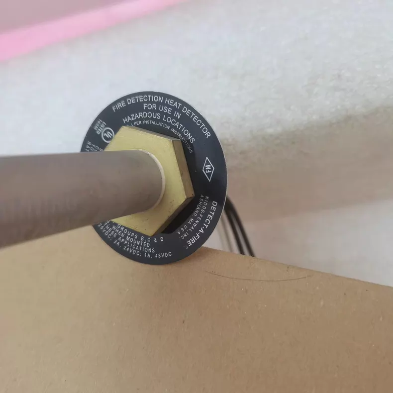 FENWAL 12-E27121-000-225F Vertical Heat Detector thumbnail