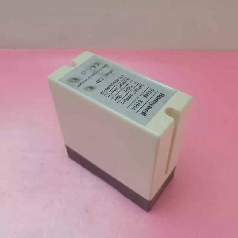 Honeywell R4343E1014 Flame Detector thumbnail