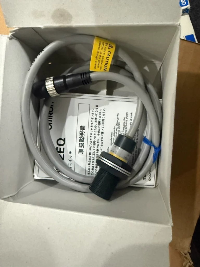 Omron E2EQ-X7D1-M1GJ Proximity Switch