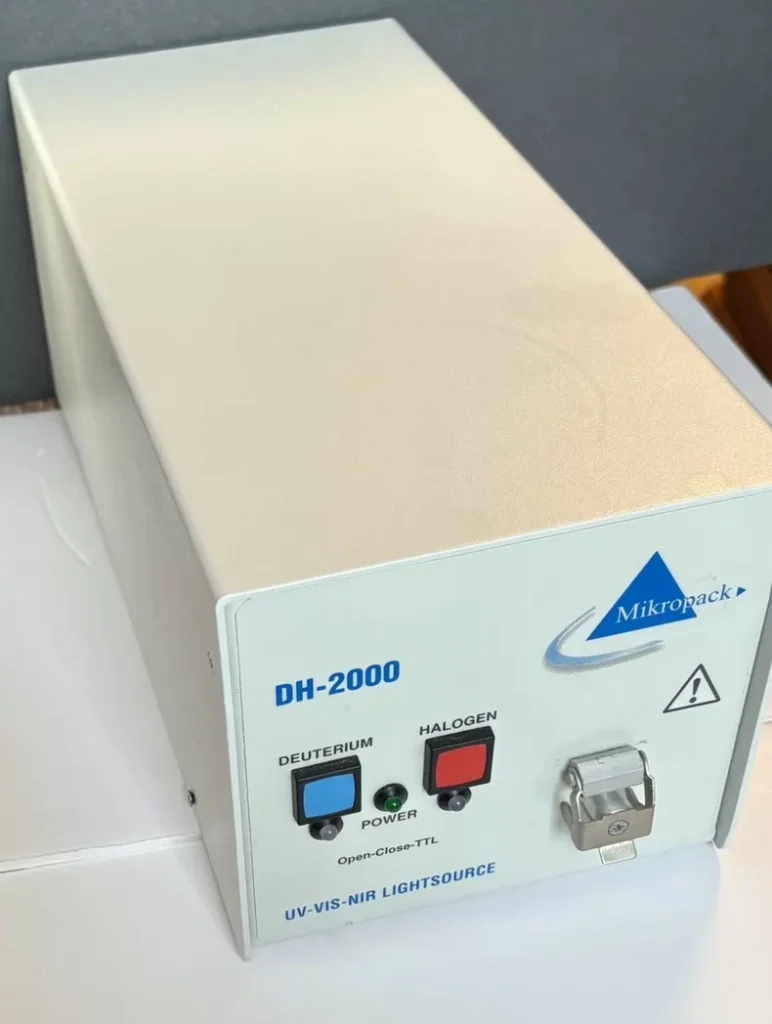 Mikropack DH-2000 Light Source