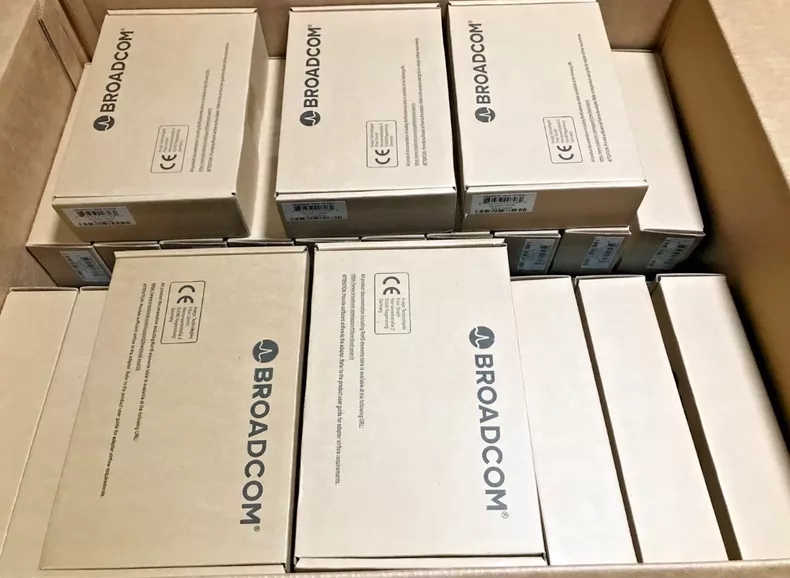 MegaRAID 9560-16i
