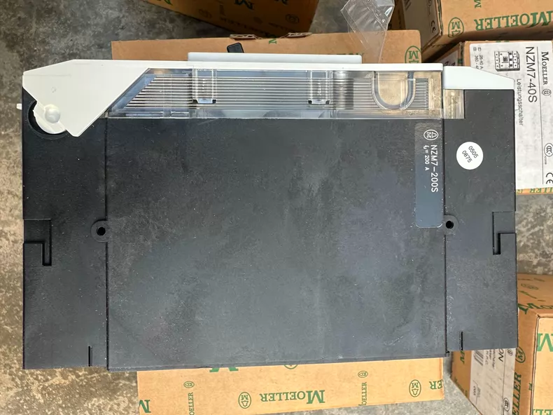 Moeller NZM7-200S Molded Case Circuit Breaker thumbnail