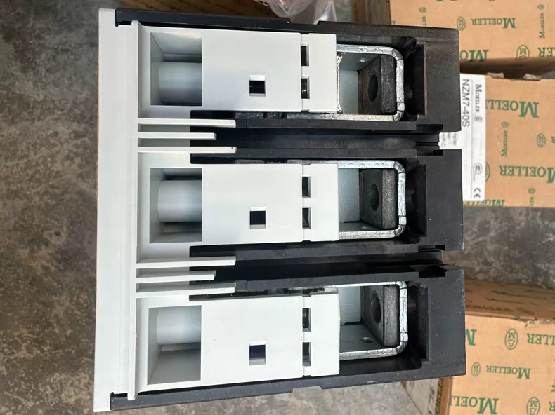 Moeller NZM7-200S Molded Case Circuit Breaker thumbnail
