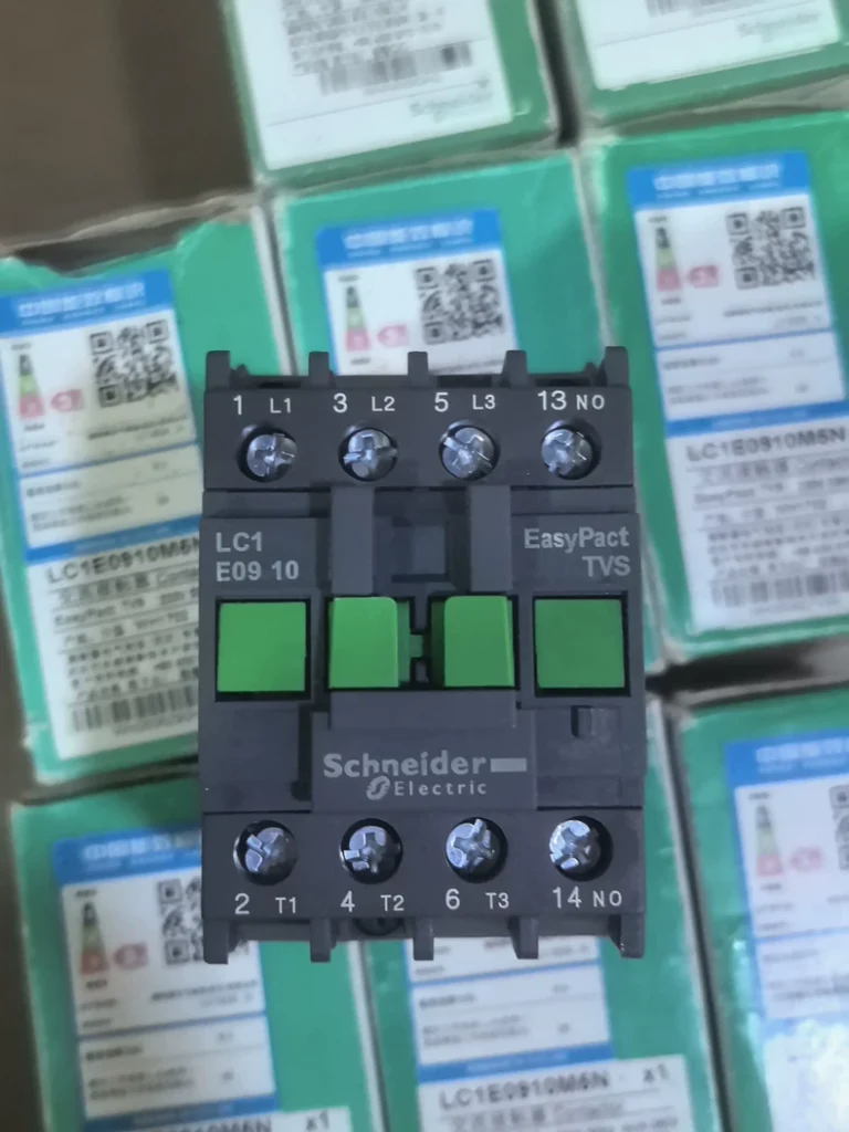 EasyPact LC1E0910M5N Contactor thumbnail