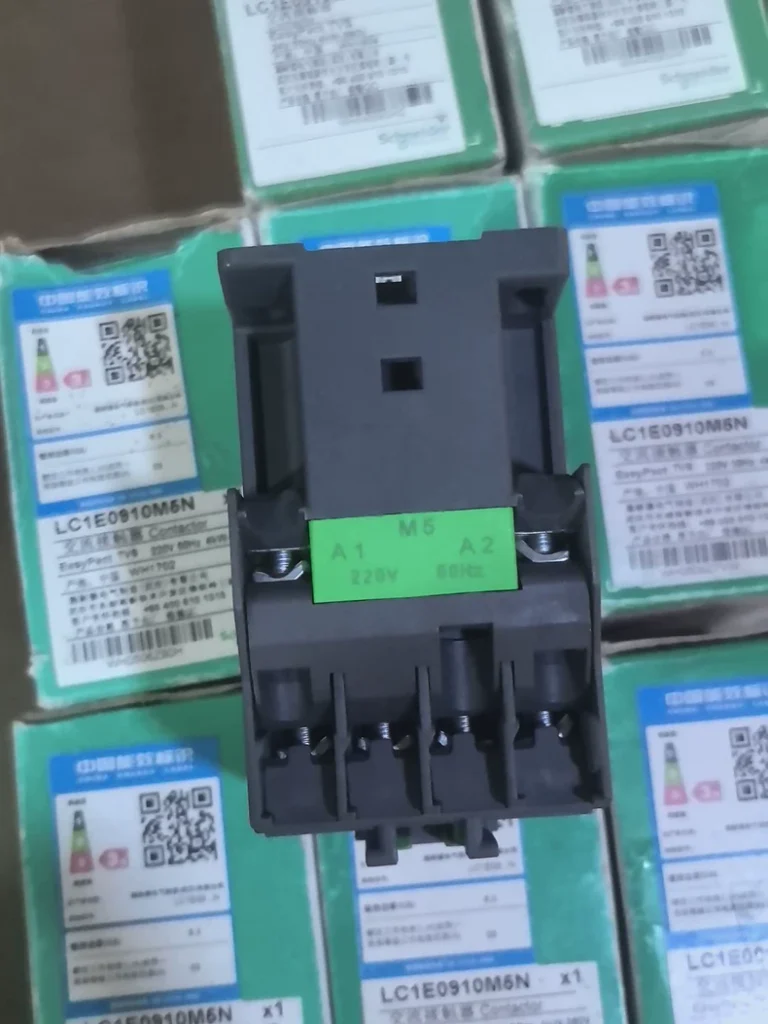 EasyPact LC1E0910M5N Contactor thumbnail