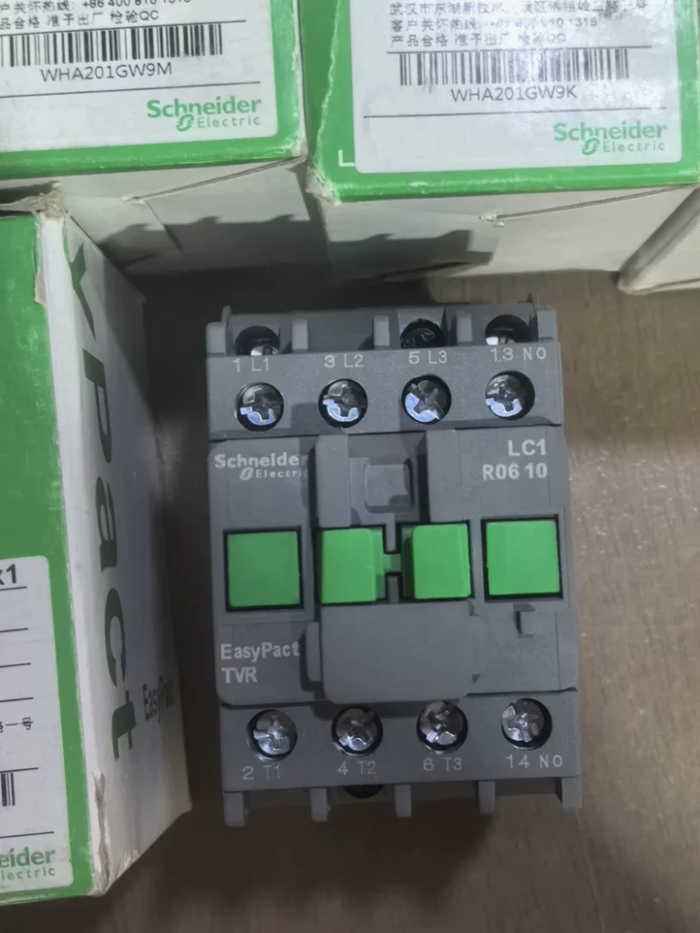 EasyPact LC1R0610B5N Contactor thumbnail
