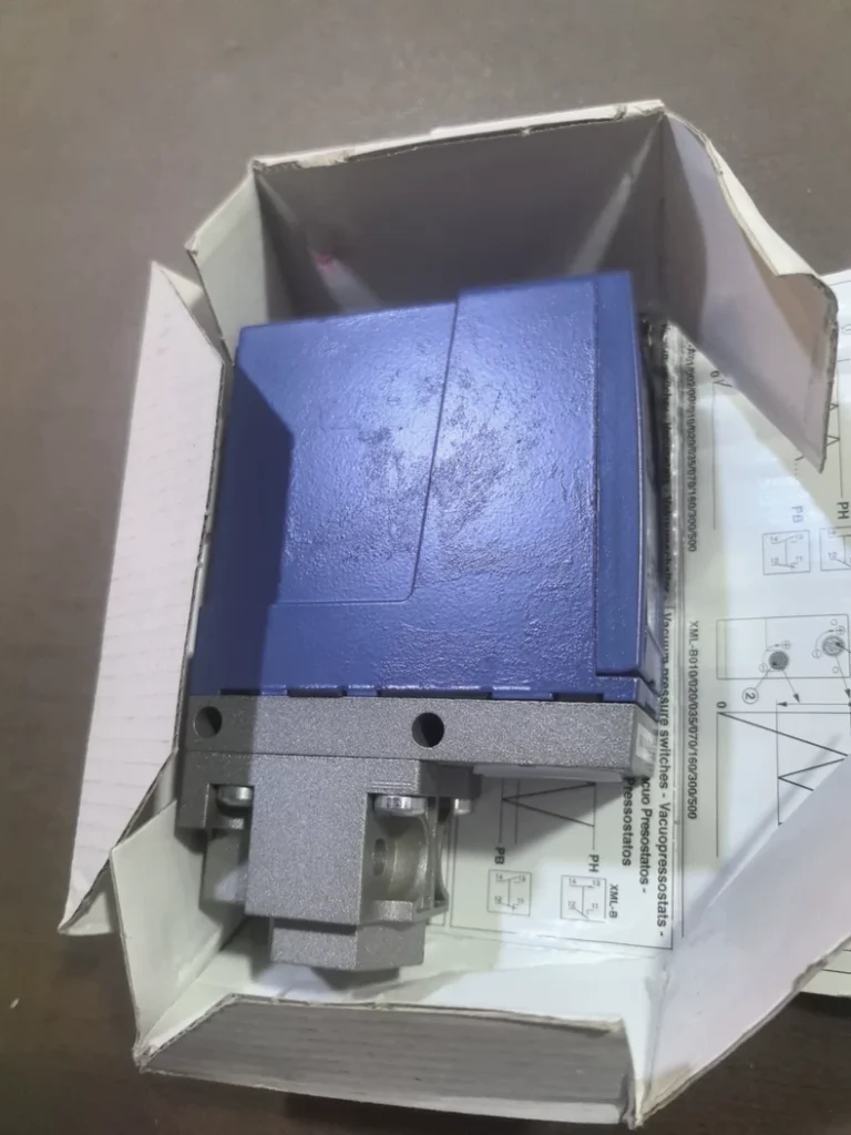 Telemecanique XMLA010A2S11 Switch