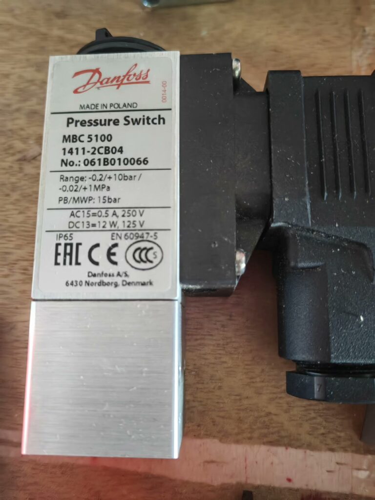 Danfoss 061B010066 Switch