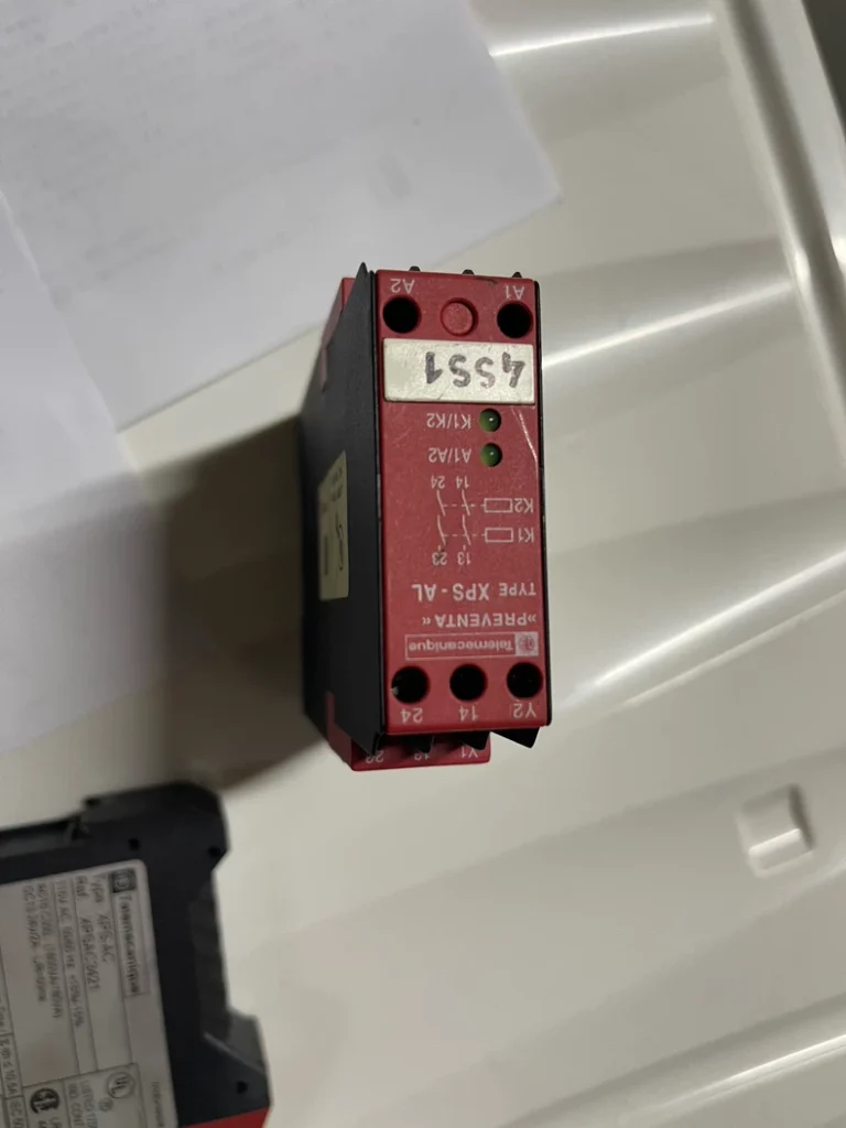 Telemecanique XPSAL3410 Relay thumbnail