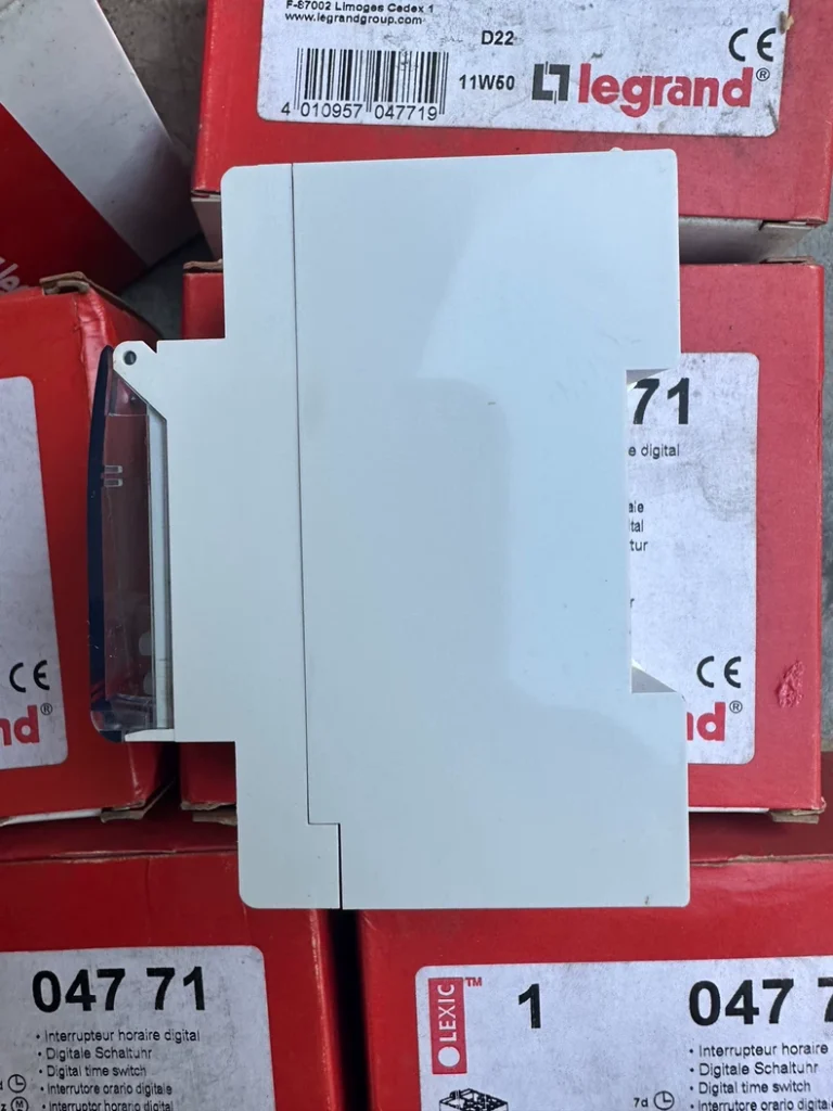 Legrand 04771 Digital Time Switch thumbnail